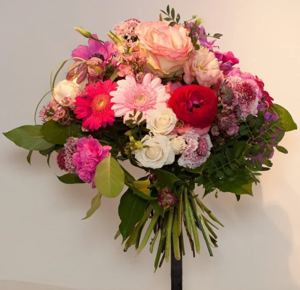 Bouquet Rond Rose Soutenue - Vins Rouges Harmonieux pour Chaque Occasion