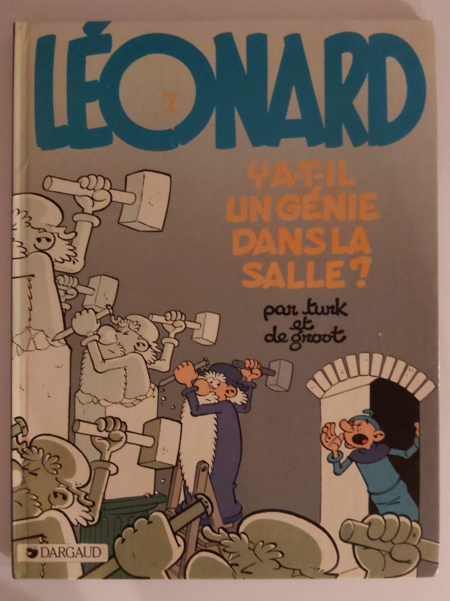 BD Léonard – Y a t-il un génie dans la salle 1982 - Vins Rouges Harmonieux pour Chaque Occasion BD Léonard – Y a t-il un génie dans la salle 1982 - Vins Rouges Harmonieux pour Chaque Occasion