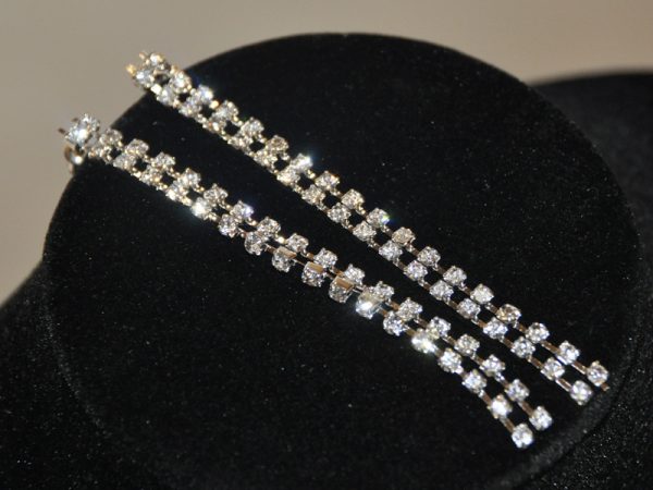 Boucle d’oreille Strass 2 rangs - Vins Rouges Harmonieux pour Chaque Occasion