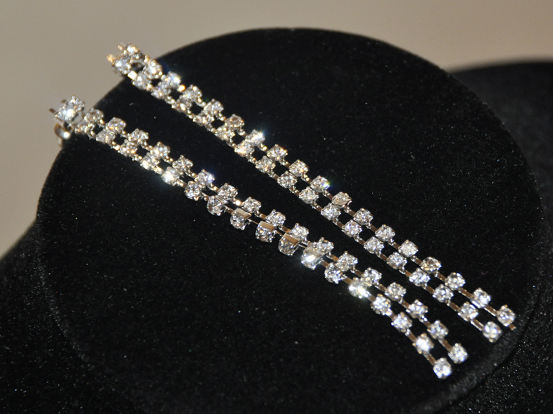 Boucle d’oreille Strass 2 rangs - Vins Rouges Harmonieux pour Chaque Occasion Boucle d’oreille Strass 2 rangs - Vins Rouges Harmonieux pour Chaque Occasion