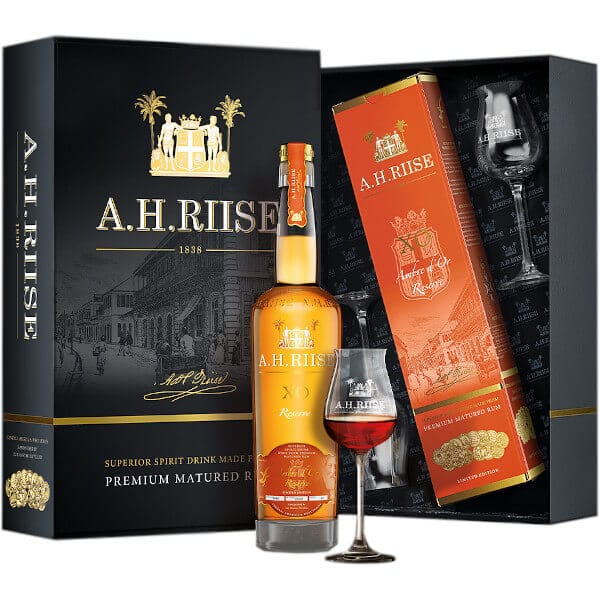 A.H. Riise XO – Ambre d’Or + 2 verres - Vins Rouges Harmonieux pour Chaque Occasion A.H. Riise XO – Ambre d’Or + 2 verres - Vins Rouges Harmonieux pour Chaque Occasion