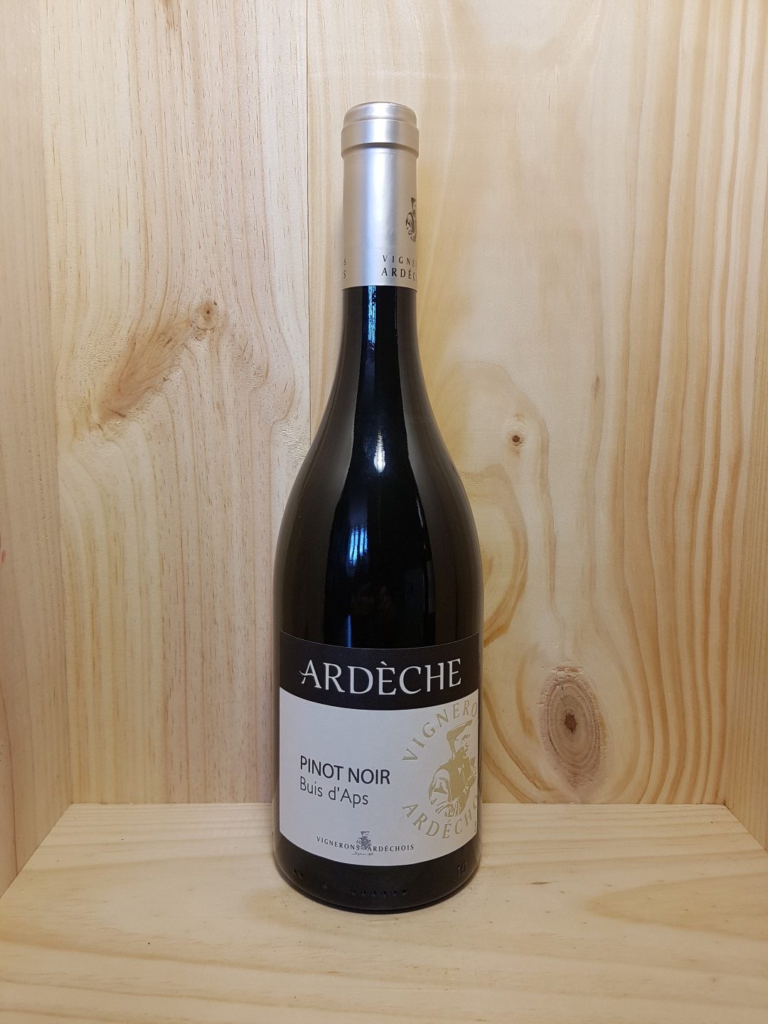 Ardèche IGP « Les Buis d’Aps Pinot Noir » 2022 Vignerons Ardéchois 75 cl (Rouge) - Vins Rouges Harmonieux pour Chaque Occasion Ardèche IGP « Les Buis d’Aps Pinot Noir » 2022 Vignerons Ardéchois 75 cl (Rouge) - Vins Rouges Harmonieux pour Chaque Occasion