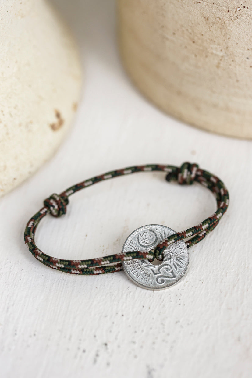 Bracelet – Le fantassin Kaki - Vins Rouges Harmonieux pour Chaque Occasion Bracelet – Le fantassin Kaki - Vins Rouges Harmonieux pour Chaque Occasion