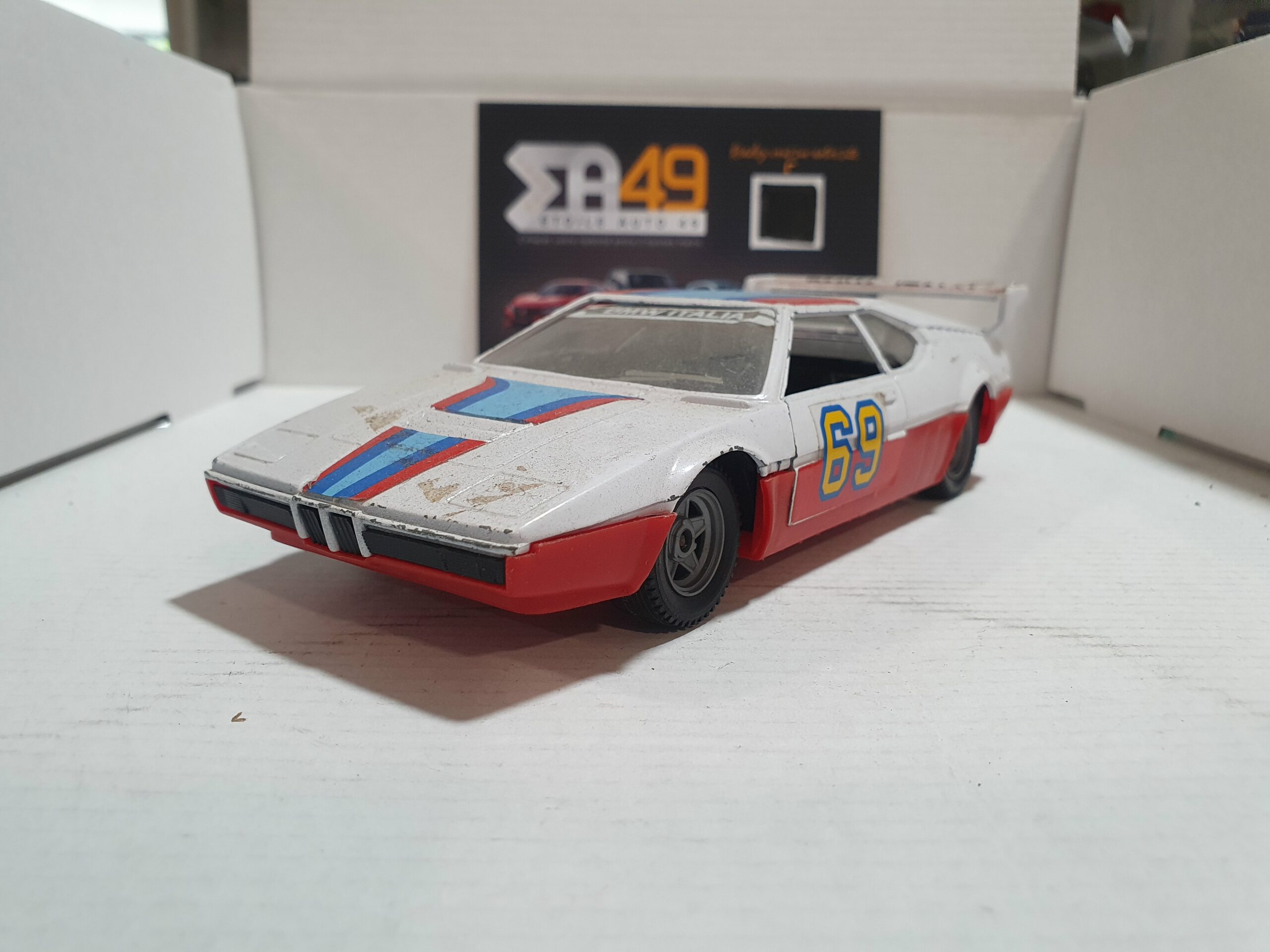 BMW M1 Polistil 1/25 - Vins Rouges Harmonieux pour Chaque Occasion BMW M1 Polistil 1/25 - Vins Rouges Harmonieux pour Chaque Occasion