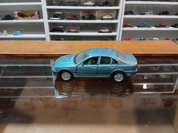 BMW 328i e46 Welly 1/36 ( non indiqué sur chassis ) - Vins Rouges Harmonieux pour Chaque Occasion