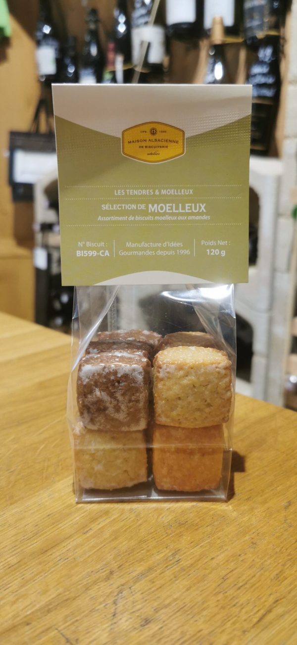 Assortiment de biscuits moelleux aux amandes - Vins Rouges Harmonieux pour Chaque Occasion