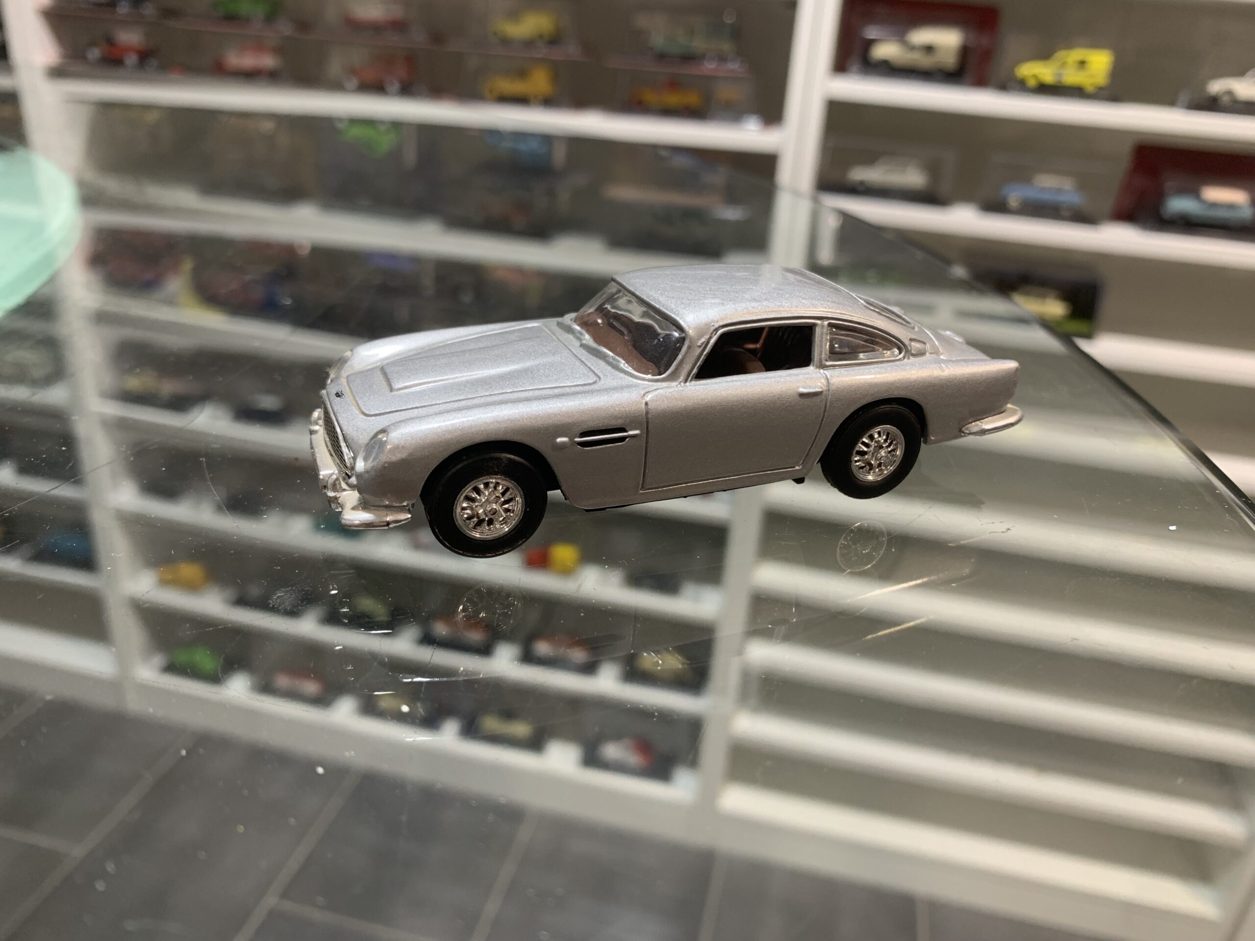 Aston martin 1950 1/43 Delprado - Vins Rouges Harmonieux pour Chaque Occasion Aston martin 1950 1/43 Delprado - Vins Rouges Harmonieux pour Chaque Occasion