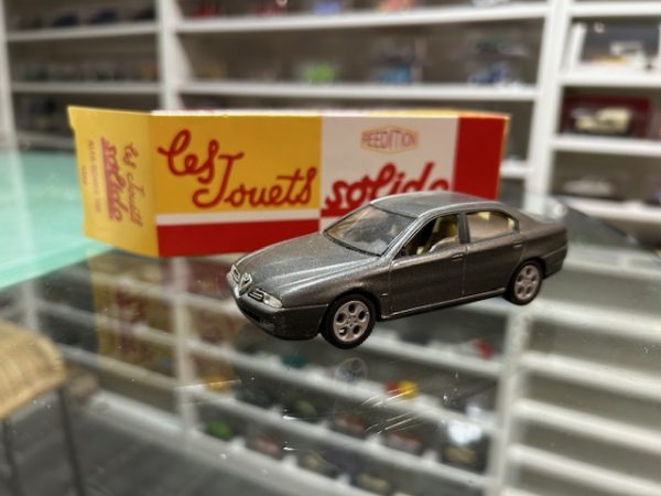 Alfa Romeo 166 1999 1/43 - Vins Rouges Harmonieux pour Chaque Occasion