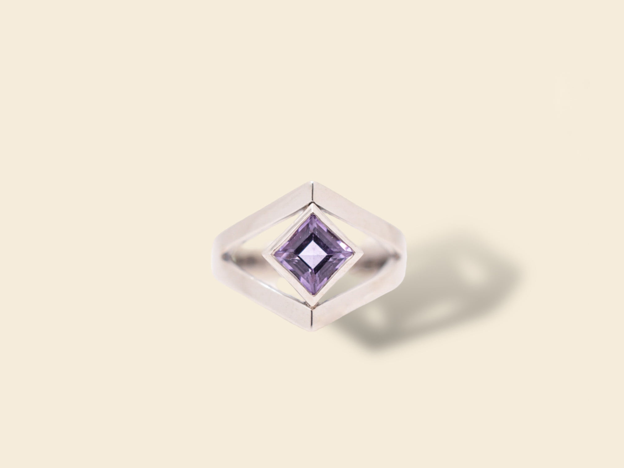 Bague Argent Améthyste - Vins Rouges Harmonieux pour Chaque Occasion Bague Argent Améthyste - Vins Rouges Harmonieux pour Chaque Occasion
