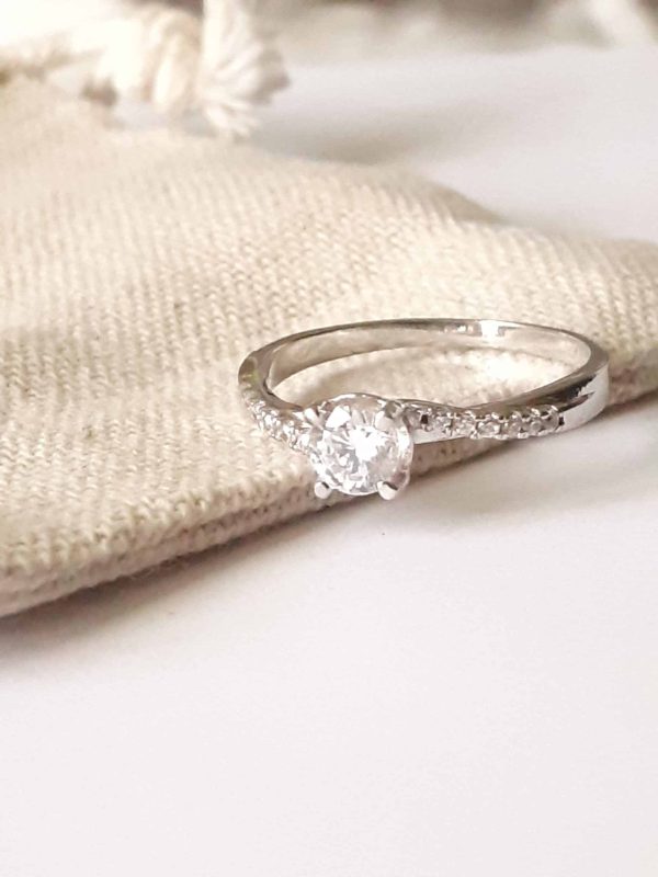 62 Bague style solitaire en argent sterling et zirconiums couleur blanche, alliance, bague de fiançailles en argent 925 - Vins Rouges Harmonieux pour Chaque Occasion
