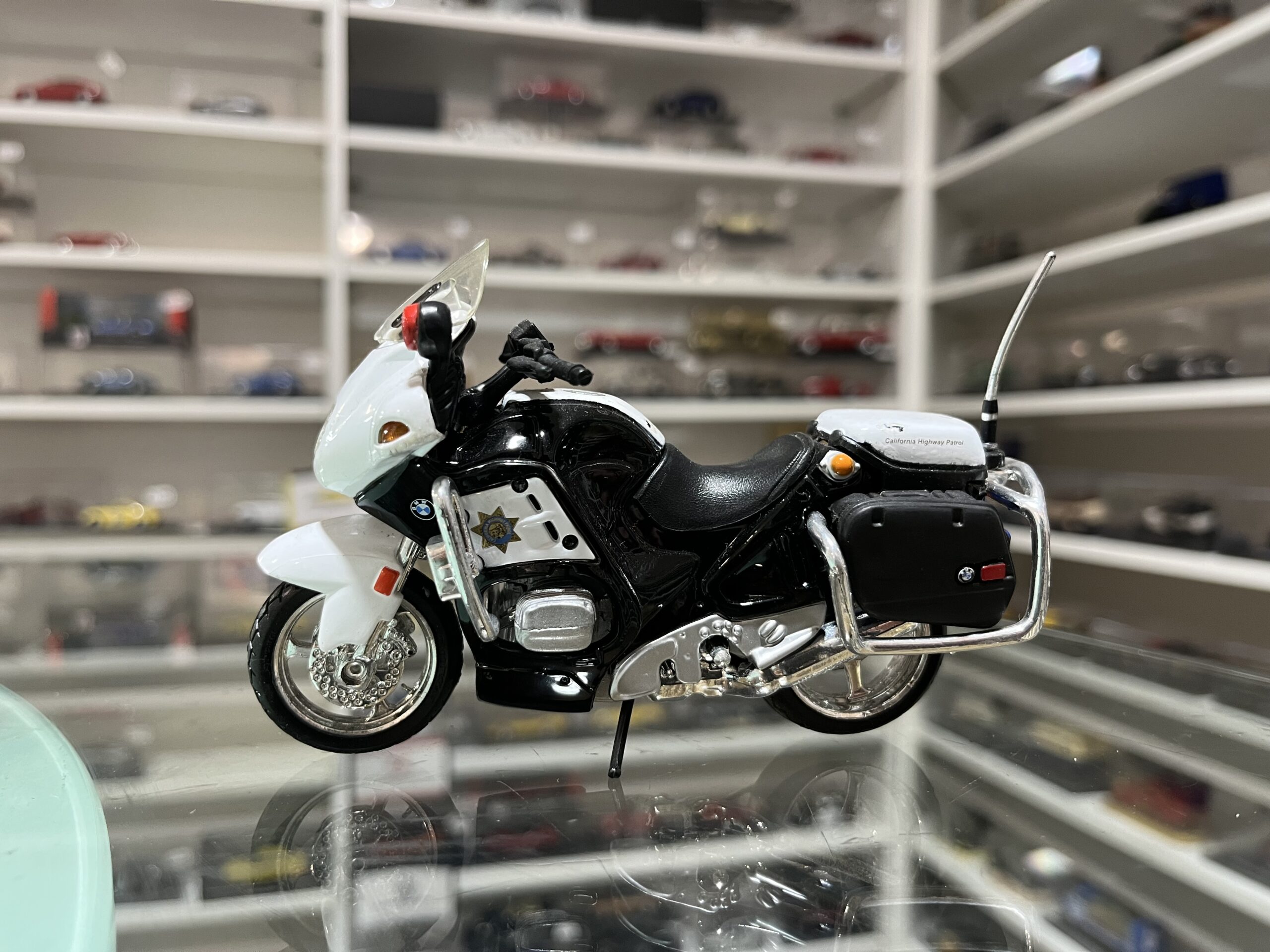 BMW R 1100 RT Police 1/18 - Vins Rouges Harmonieux pour Chaque Occasion BMW R 1100 RT Police 1/18 - Vins Rouges Harmonieux pour Chaque Occasion
