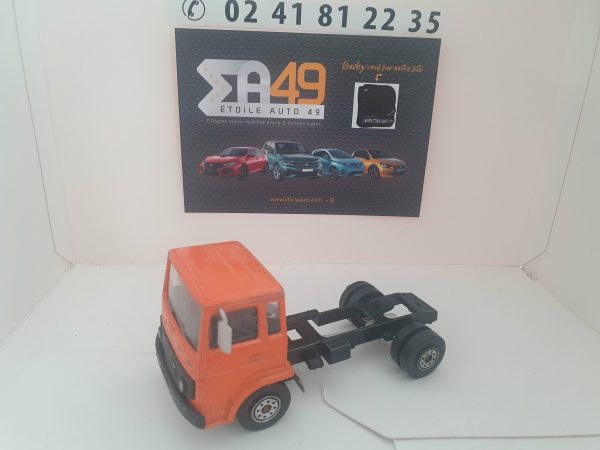 261T Vintage Norev Maxi Jet France Cabine Orange de Volvo F613 - Vins Rouges Harmonieux pour Chaque Occasion