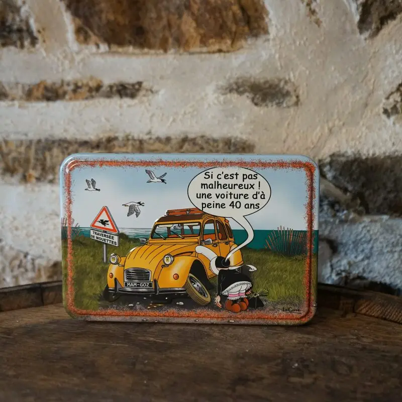 Boite à gâteaux Mam’Goz Citroën 2cv - Vins Rouges Harmonieux pour Chaque Occasion Boite à gâteaux Mam’Goz Citroën 2cv - Vins Rouges Harmonieux pour Chaque Occasion