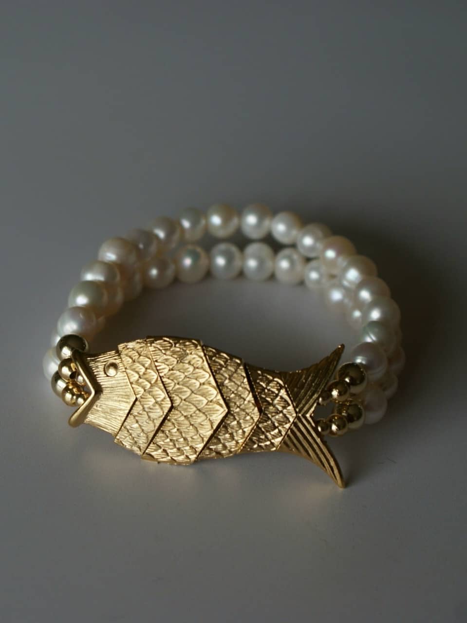 Bracelet Gefilte Perles de Culture Blanches et Or - Vins Rouges Harmonieux pour Chaque Occasion Bracelet Gefilte Perles de Culture Blanches et Or - Vins Rouges Harmonieux pour Chaque Occasion