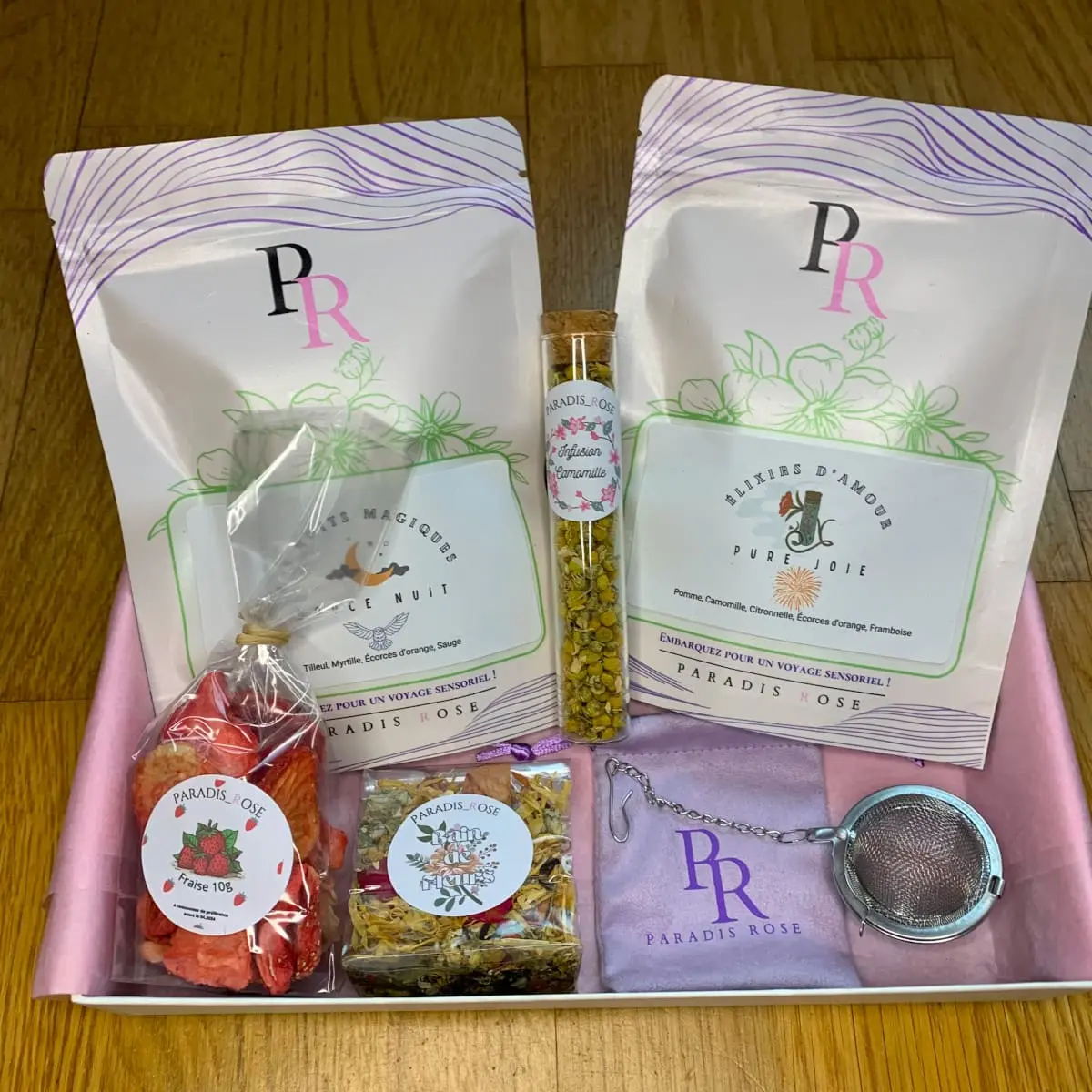 Box Thé et Douceur - Vins Rouges Harmonieux pour Chaque Occasion Box Thé et Douceur - Vins Rouges Harmonieux pour Chaque Occasion
