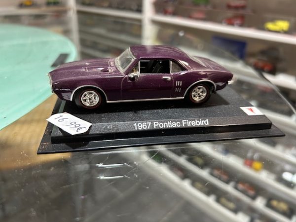 1967 Pontiac Firebird 1/43 - Vins Rouges Harmonieux pour Chaque Occasion