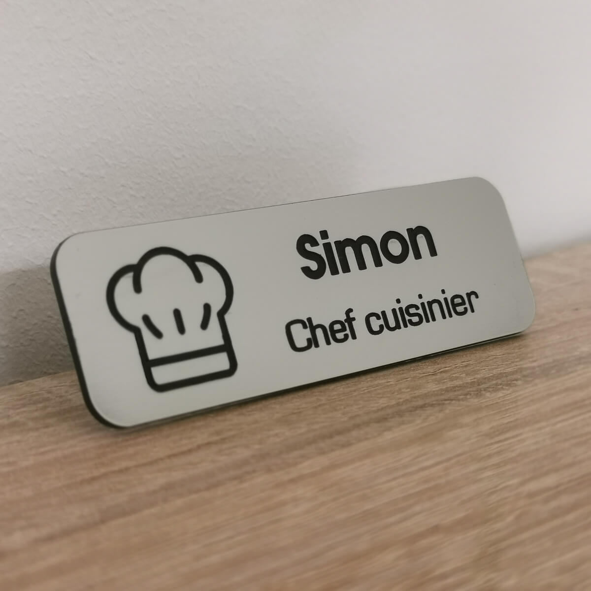 Badge Chef cuisinier personnalisé – 75 x 25mm - Vins Rouges Harmonieux pour Chaque Occasion Badge Chef cuisinier personnalisé – 75 x 25mm - Vins Rouges Harmonieux pour Chaque Occasion