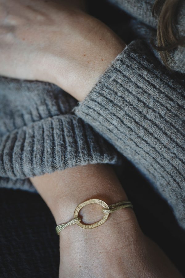 Bracelet – Le Bastille Or - Vins Rouges Harmonieux pour Chaque Occasion