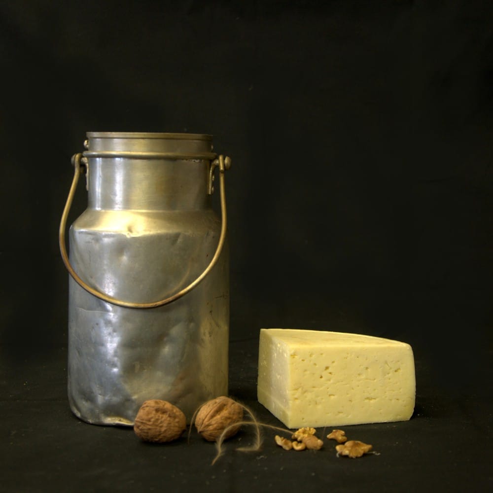 1/4 Tomme Fraiche de Val d’Isère - Vins Rouges Harmonieux pour Chaque Occasion 1/4 Tomme Fraiche de Val d’Isère - Vins Rouges Harmonieux pour Chaque Occasion