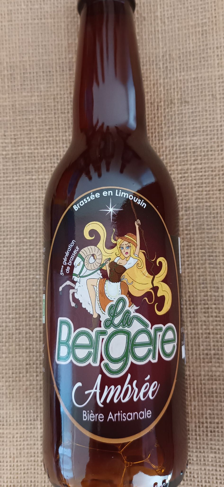 Bière Bio Ambrée 75cl « La Bergère » - Vins Rouges Harmonieux pour Chaque Occasion Bière Bio Ambrée 75cl « La Bergère » - Vins Rouges Harmonieux pour Chaque Occasion