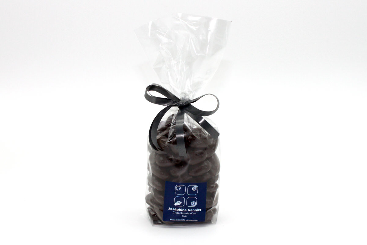 Amandes Chocolat Noir - Vins Rouges Harmonieux pour Chaque Occasion Amandes Chocolat Noir - Vins Rouges Harmonieux pour Chaque Occasion